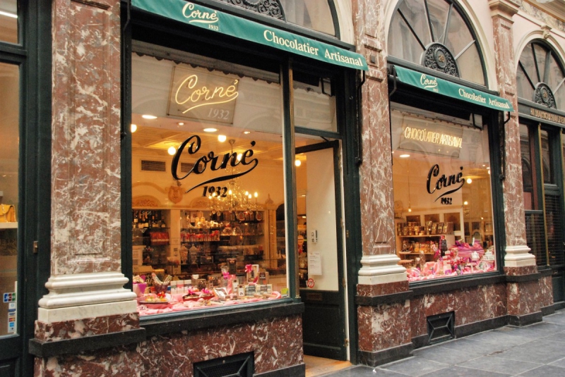 vitrine-GATTIERES-min_chocolate_chocolaterie_shop_luxury_chic_gallery_brussels_belgium-558146